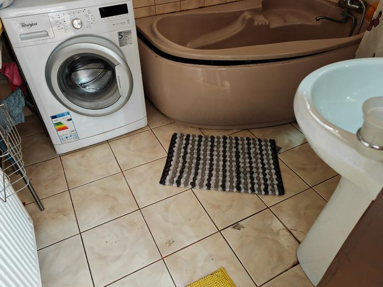 Apartament 2 camere liber la vanzare zona Colinei