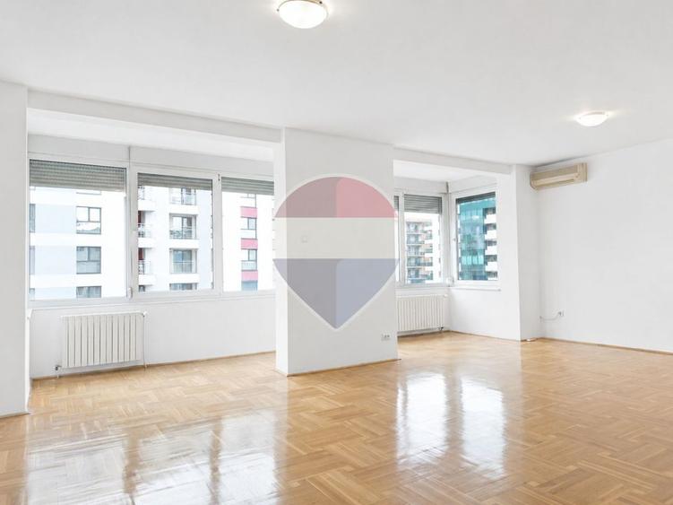 Apartament cu 3 camere nemobilat cu loc de parcare și boxă