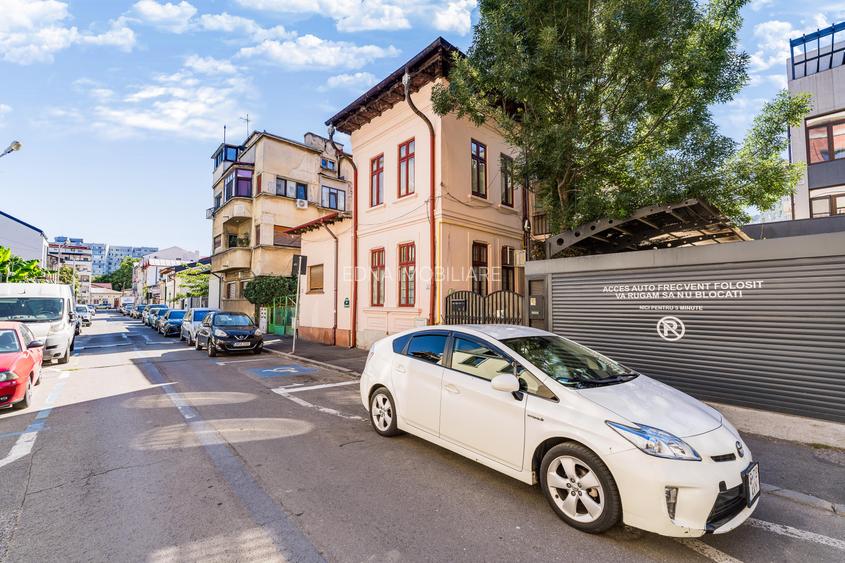 2 camere într-o casă monument istoric, strada Maria Hagi Moscu, parter