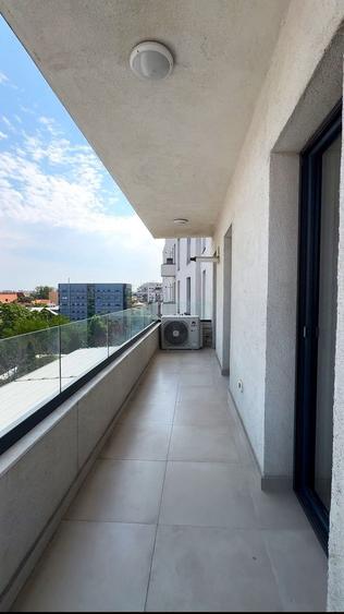 Apartament cu 4 camere de închiriat