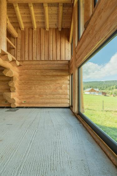 Casă din bușteni masivi | 180 mp | teren 2.440 mp | Vatra Dornei