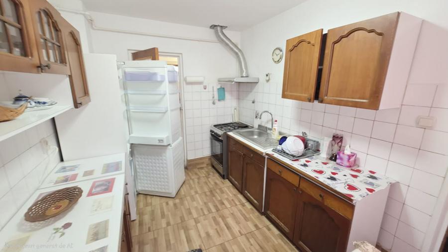 Apartament 3 camere, 74 mp, balcon, demisol, Cetate