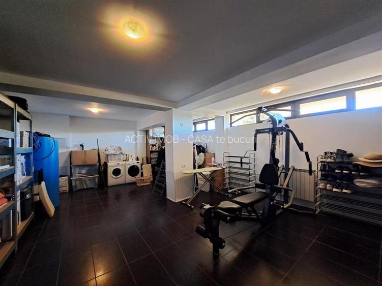 Casa cu piscina - Buftea - 8 camere - 4 bai - 620mp - 2500mp teren - 35