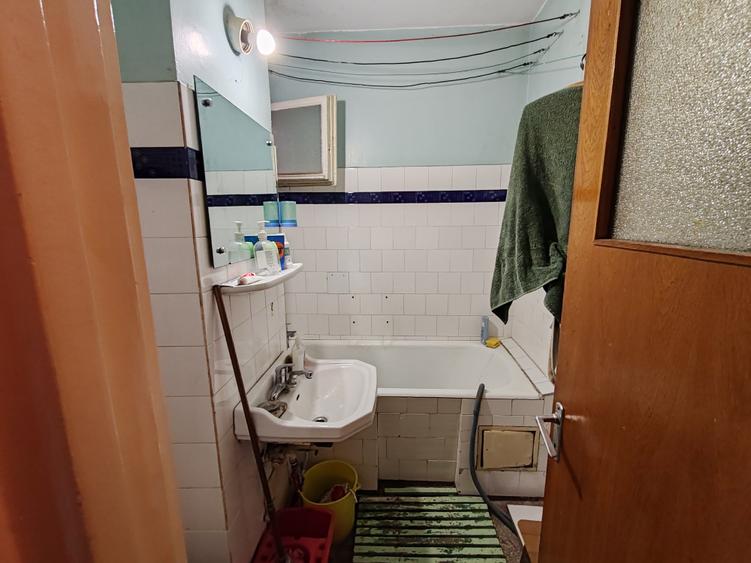 Apartament 3 camere liber la vanzare zona Vlahuta