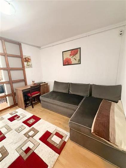 Garsoniera etaj 2/4 , centrala proprie, Tractorul, Brasov