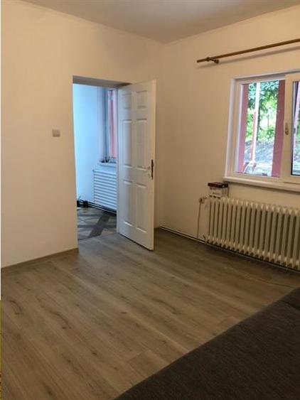 De inchiriat parterul unei case in Sancrai