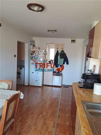 Apartament 2 camere de vanzare zona Piata Cetate