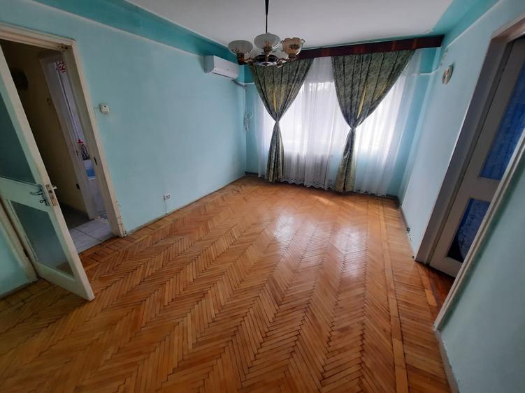Apartament cu 2 camere, etajul 2/4, zona Podu Ros