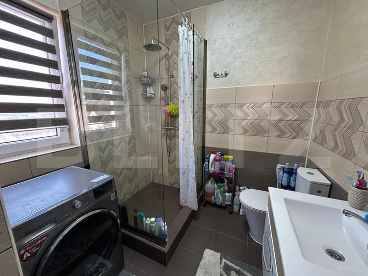 Apartament de vanzare, cu 4 camere, 100 mp, zona Oasului