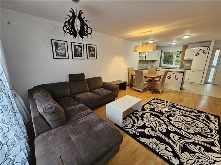 Casa cu 4 camere de inchiriat in Green Valley