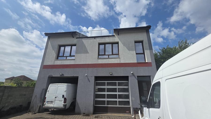 Hala de vanzare , zona Dedeman