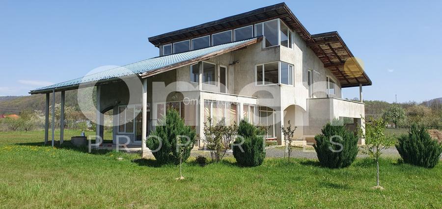 Casa de vânzare Tăuții-Măgherăuș de 323 mp si 57 de ari teren - 2