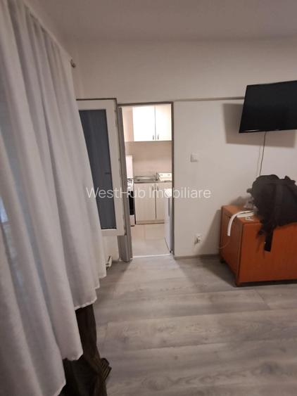 Garsoniera , 22 mp, renovata, mobilata si utilata - Calea Buziasului - 2
