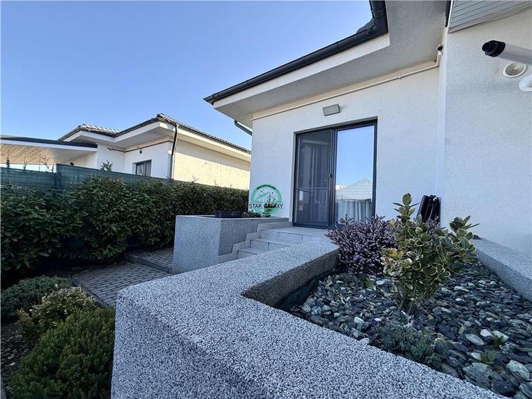 Casa cu 4 camere de vanzare, 120 mp utili si 550 mp teren in Corunca
