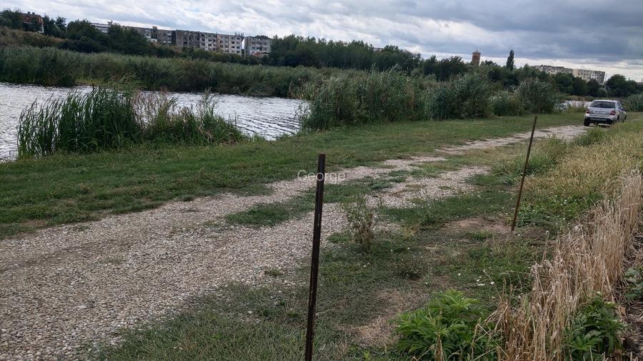 Teren lotizat de constructii cu deschidere la lac  - 2