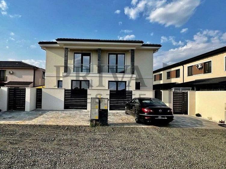 1/2 Duplex 124 mp utili + 330 curte. Dormitor parter,Bucatarie închisă