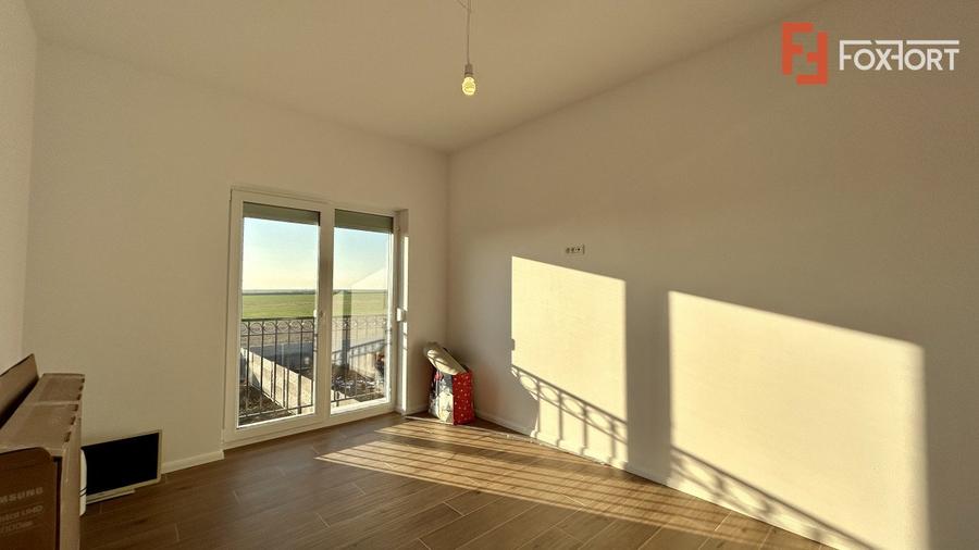 Duplex cu 4 camere si teren de 375 mp - zona Sanandrei