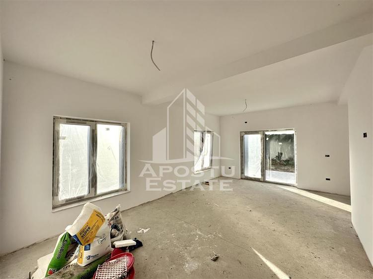 Jumatate de duplex cu 5 camere de vanzare, despartit, Dumbravita
