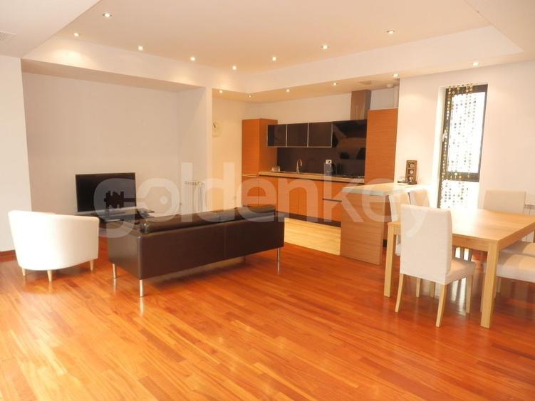 Apartament spatios cu 4 camere si terasa generoasa