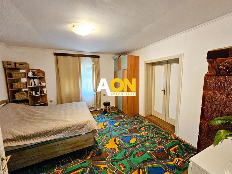 Casa renovata, 2 corpuri de cladire + anexe, 1331 mp teren, Paclisa