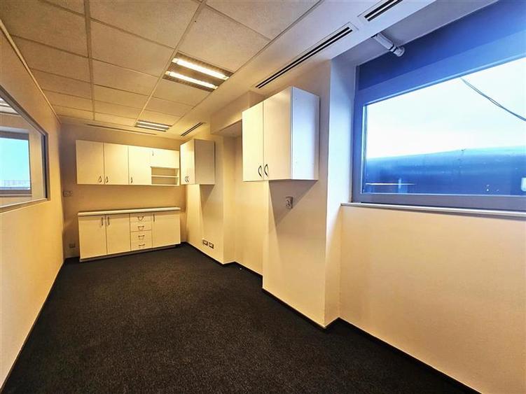 Riverside Tower - spatii langa metrou cu preturi de la 9 EUR + TVA