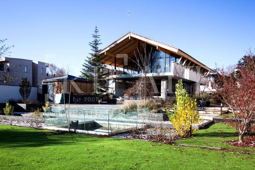 Vanzare casa. vila 7 camere | Arhitectura deosebita, Deschidere lac | Petricani