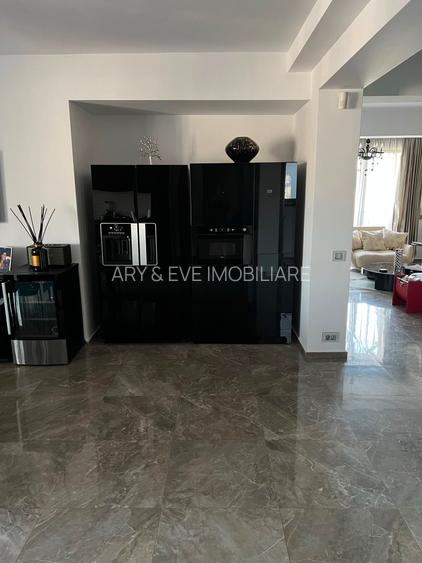 Eleganță Atemporală: Duplex Exclusiv de 200 mp, Complet Amenajat Premium, Garaj