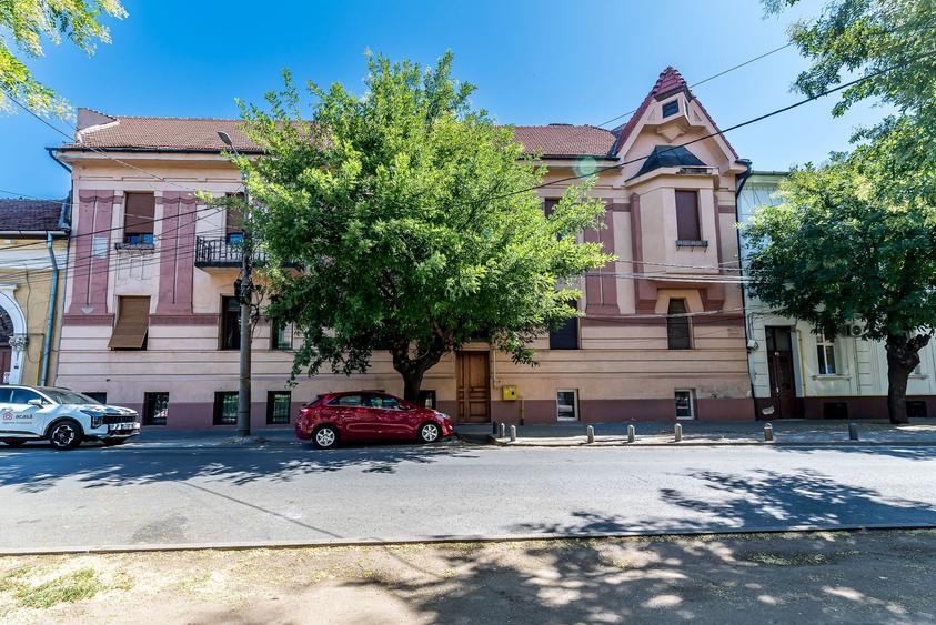 REZERVAT Apartament cu 4 camere si terasa langa primarie