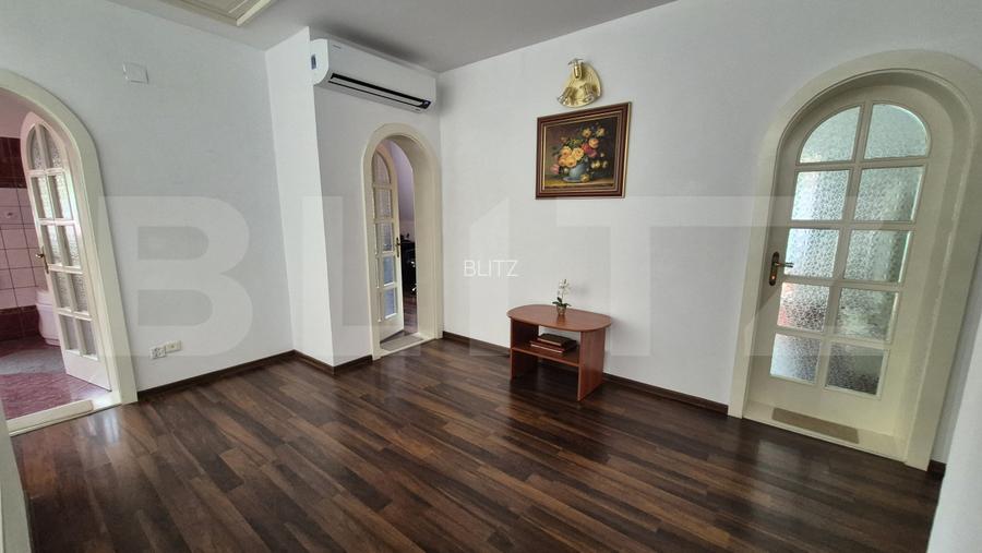 Casa cu 6 camere de vanzare, 245,70 mp, teren 525 mp, zona Bulevardului Closca - 10