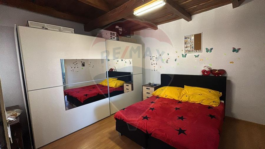 Casă cu 3 camere de vânzare în Sânnicolaul Român