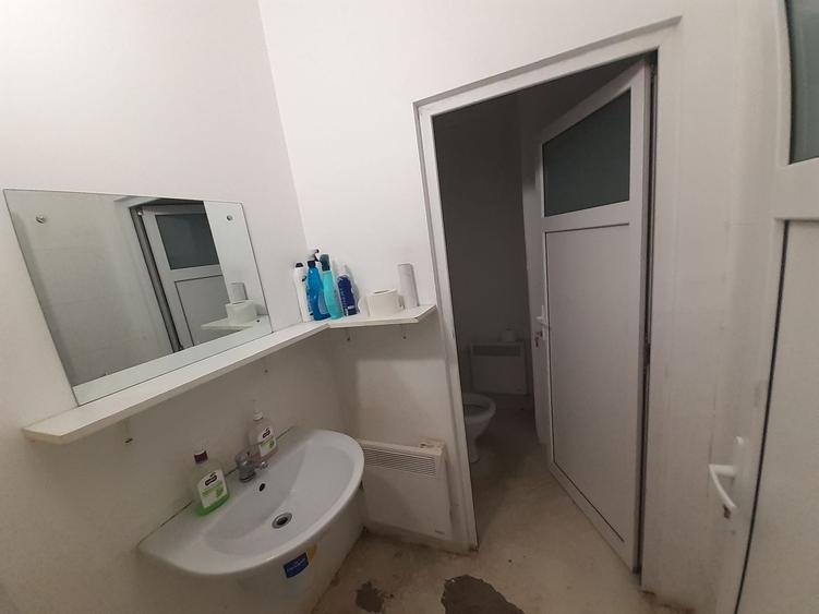 Hala 1336mp, in Pipera, in apropiere de giratoriu