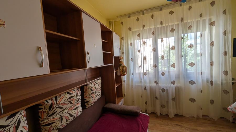 Apartament trei camere de inchiriat pe termen lung zona Republici Nord