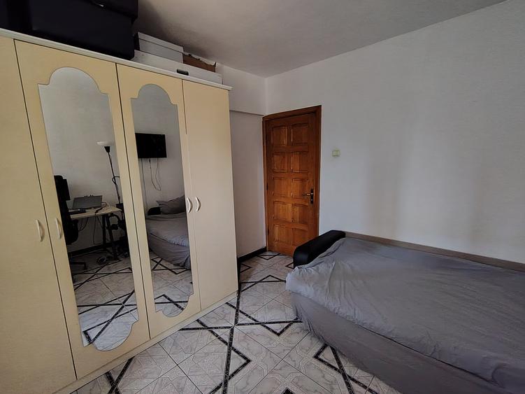 Piata Unirii, Coposu, 2 camere decomandate, et. 3/p+10, bloc 1990