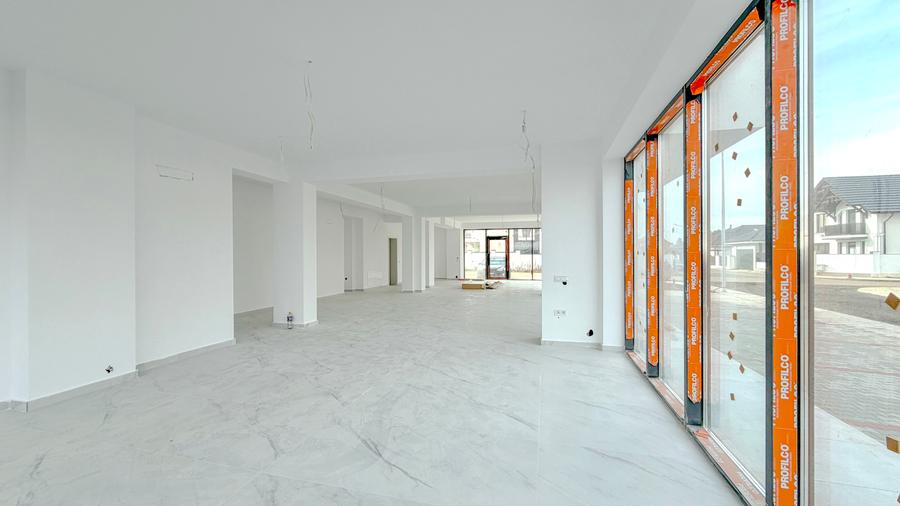Spatiu comercial,8 locuri de parcare incluse, 156 mp, Sanpetru-Roka Village