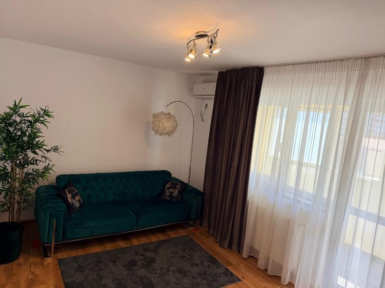 Apartament renovat langa parc și metrou 2 camere plus dressing Drumul Fermei 95