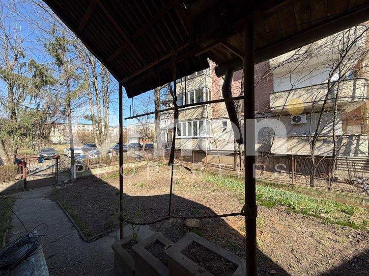 Casa de vanzare cu 446 mp teren si garaj, situata in zona centrala