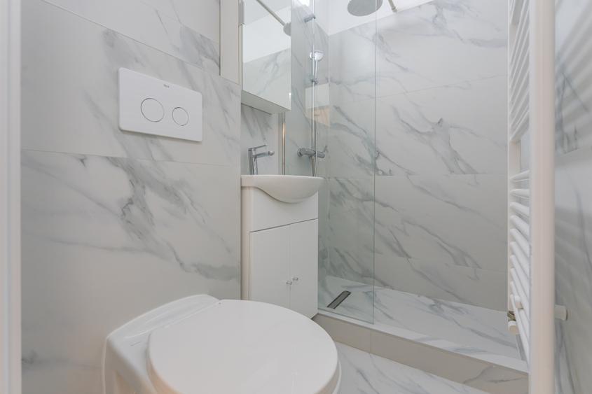 Apartament 2 camere renovat complet, etaj 1, in zona Astra - Calea Bucuresti.