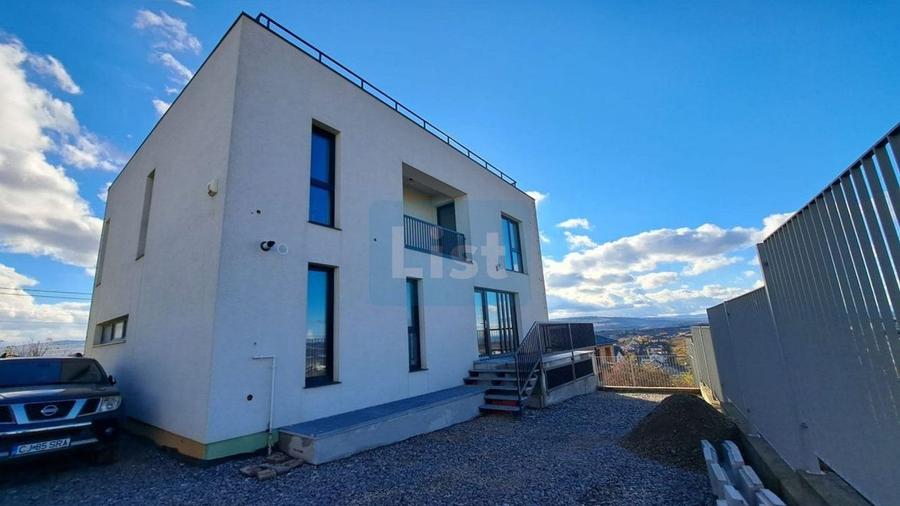 Casa remarcabila, 297 mpu, terasa pe acoperis, garaj, panorama