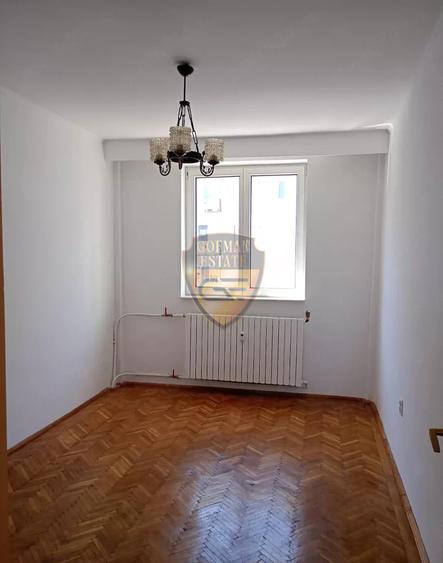 4 camere Ultracentral Stefan cel Mare 86mp balcon 2 bai etaj 4/4 gaze la usa