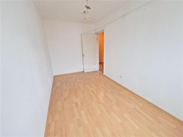 Apartament 3 camere semidecomandat, zona Milcov - 9