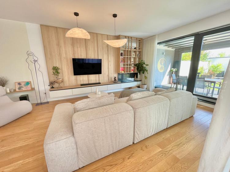 Contemporary Luxury Villa for Rent | Exceptional Indoor-Outdoor Living