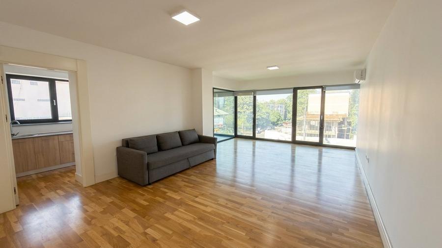 Spatiu birouri 3 camere, 2 bai, 100mp, 8 locuri parcare, centrala proprie, imobi