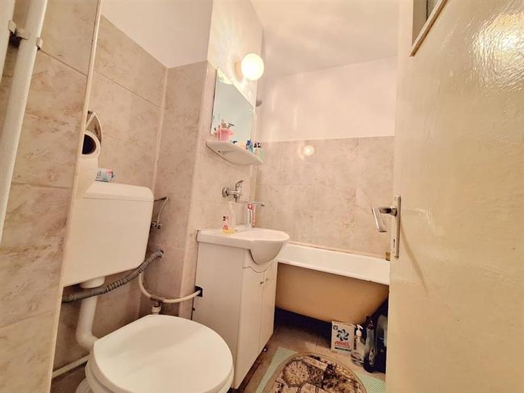 Apartament 2 camere semidecomandat zona Milcov