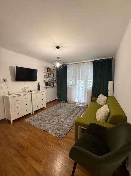 Apartament 3 camere, balcon, parcare și boxă, zona Minerva