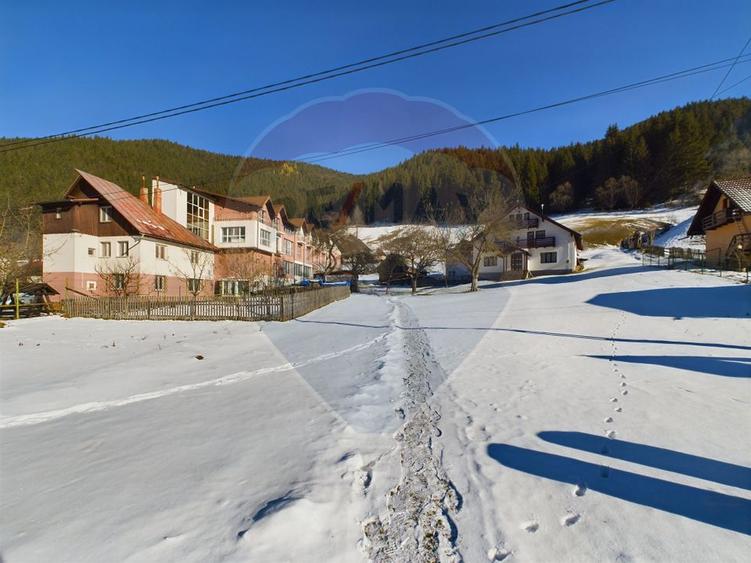 Vila / Pensiune / Camin / Azil seniori, zona superba Moeciu, parcare