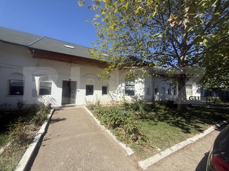 Clădire de birouri 340 mp, parcare și spațiu verde – zona SAGRICOM
