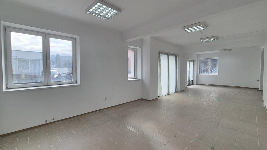 Spatiu comercial ideal pentru clinică medicală, birouri, activități similare.