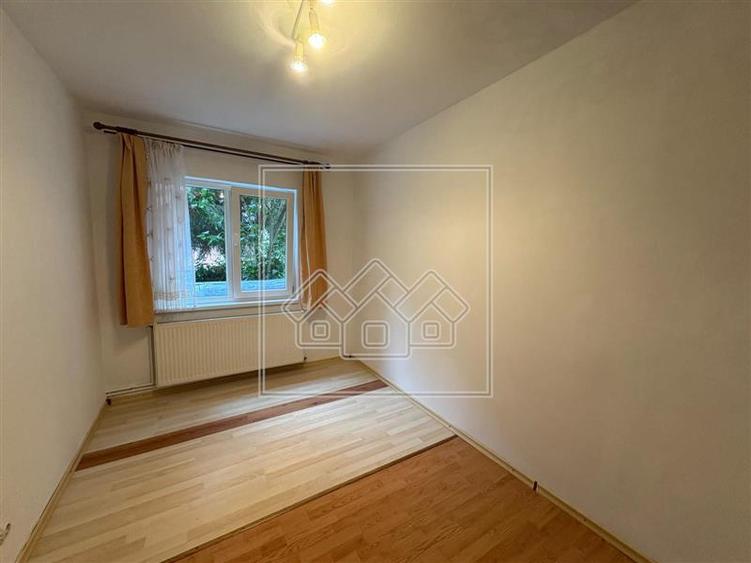 Apartament mobilat modern, 36 mp utili - Zona V. Aaron
