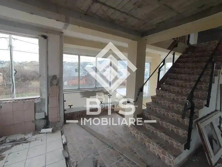 Cladire P+1+M cu destinatie mixta