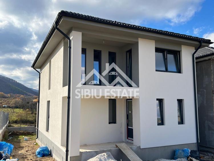 Vila spațioasa cu priveliște superbă spre cetatea Cisnadioarei